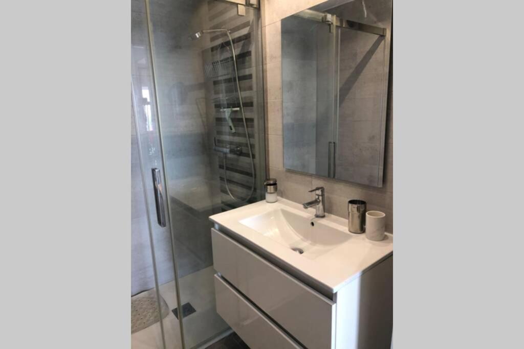 Mediterranean Suite First Line Beach Costa Del Sol Фуeнхирола Екстериор снимка